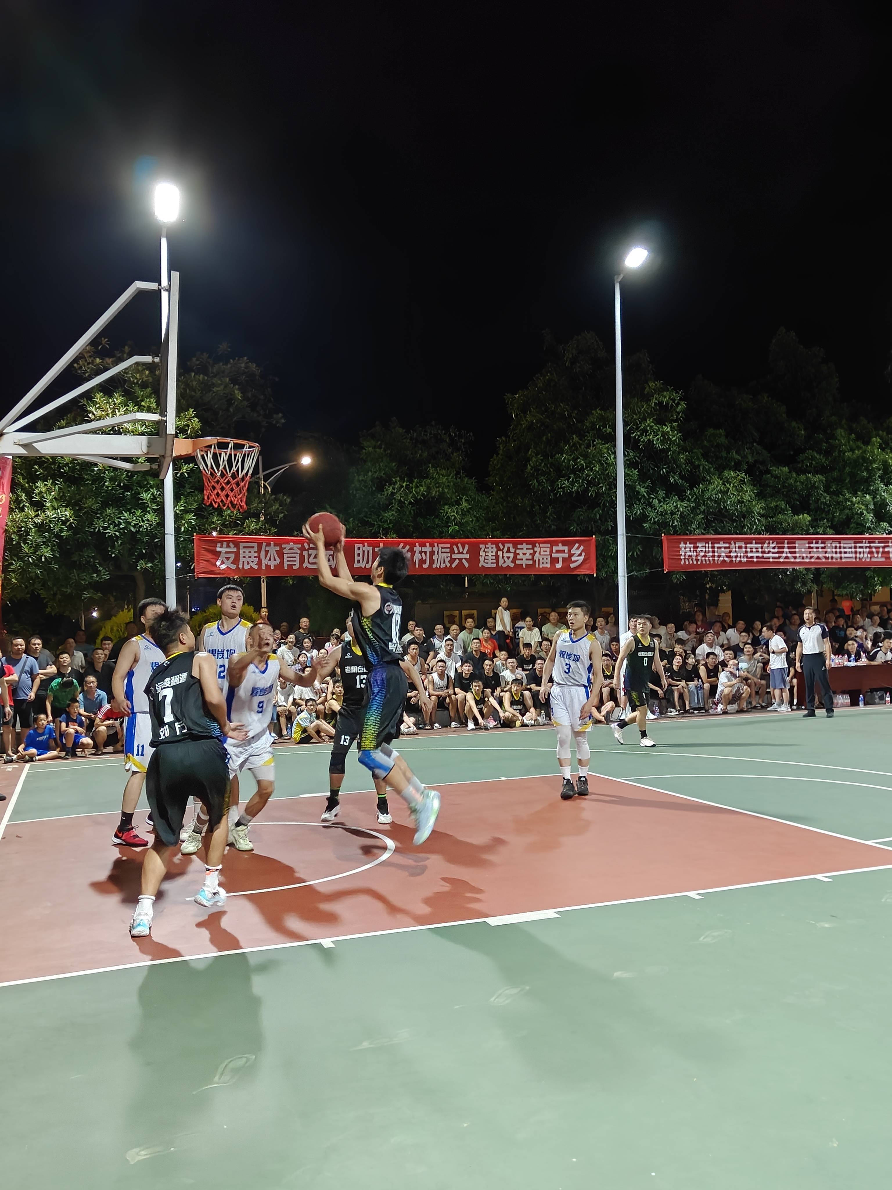热门赛况报道：跨境篮球赛事火热进行的简单介绍