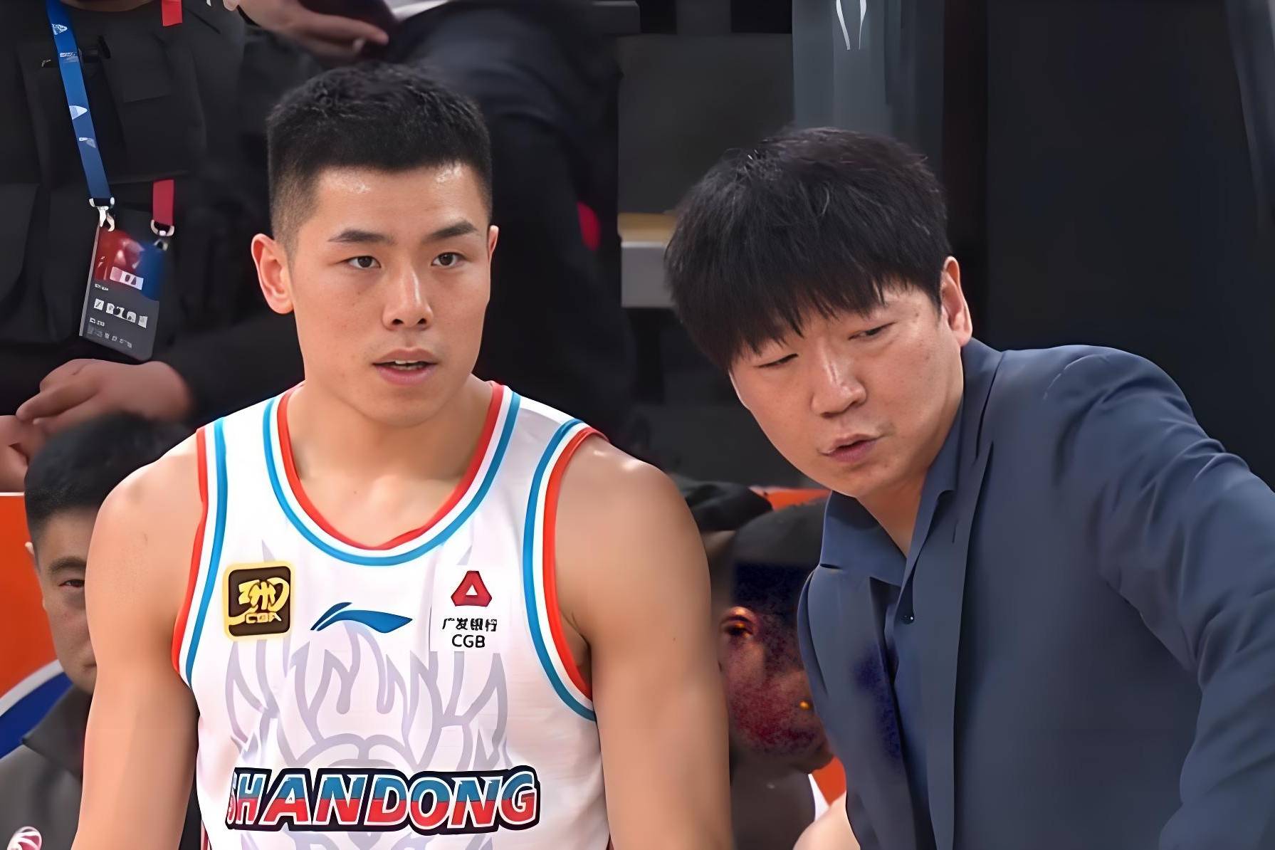 关于海南男篮在客场不敌上海队，遭遇连败的信息