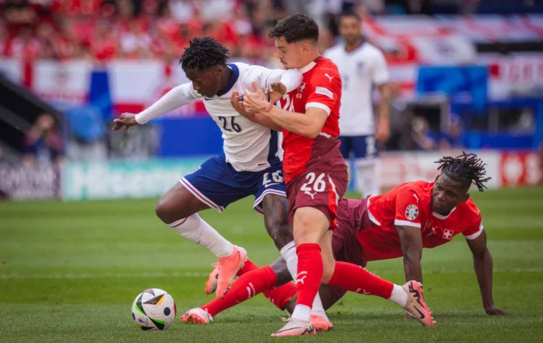 开云体育入口-曼联中卫出色防守，率领国家队轻松进军欧洲杯的简单介绍