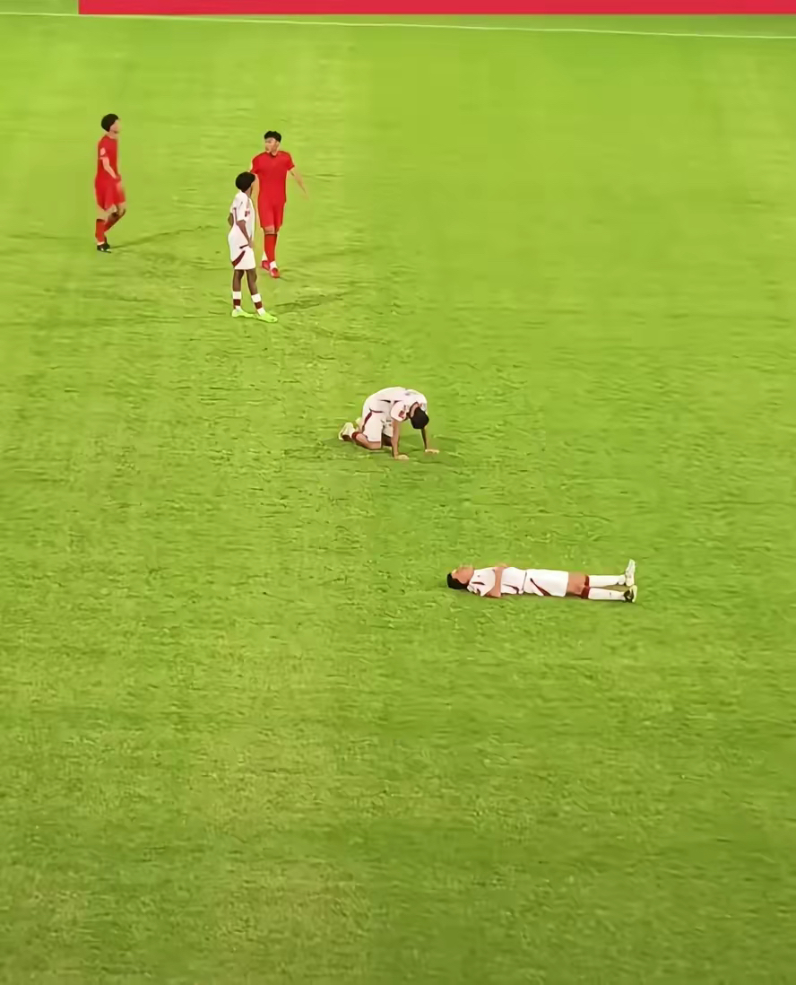 精彩足球表现引来球迷高呼声