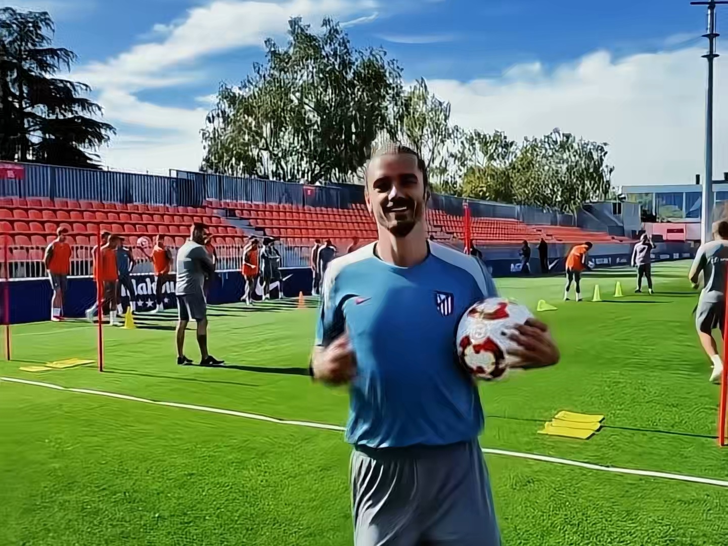 开云体育网页版-格列兹曼连进四球，带领巴萨胜利的简单介绍