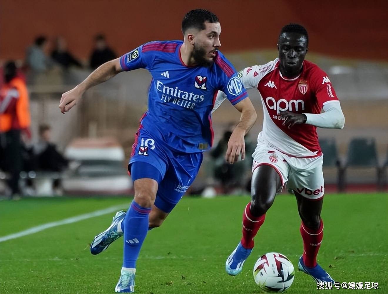 里昂战胜巴黎，实力展现成就卓越胜利的简单介绍