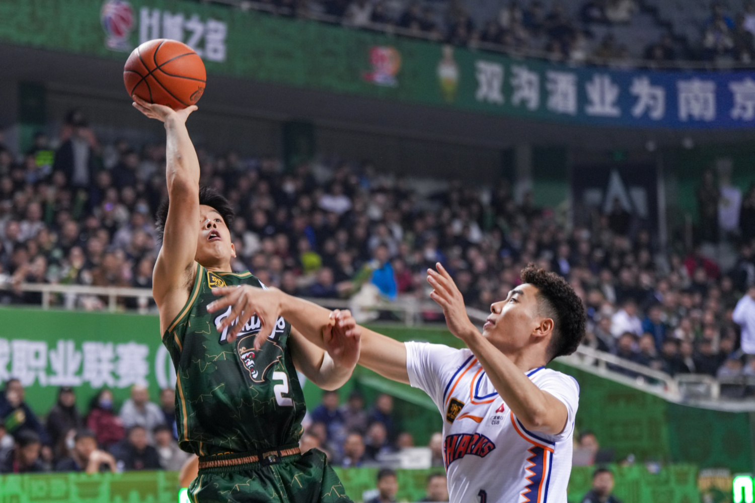 开云体育官网-雄鹰队球员被禁赛，面临边缘淘汰危机