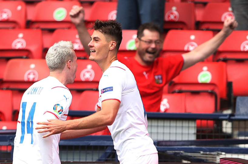 包含精英对决！顶级球员拼搏争取胜利的词条