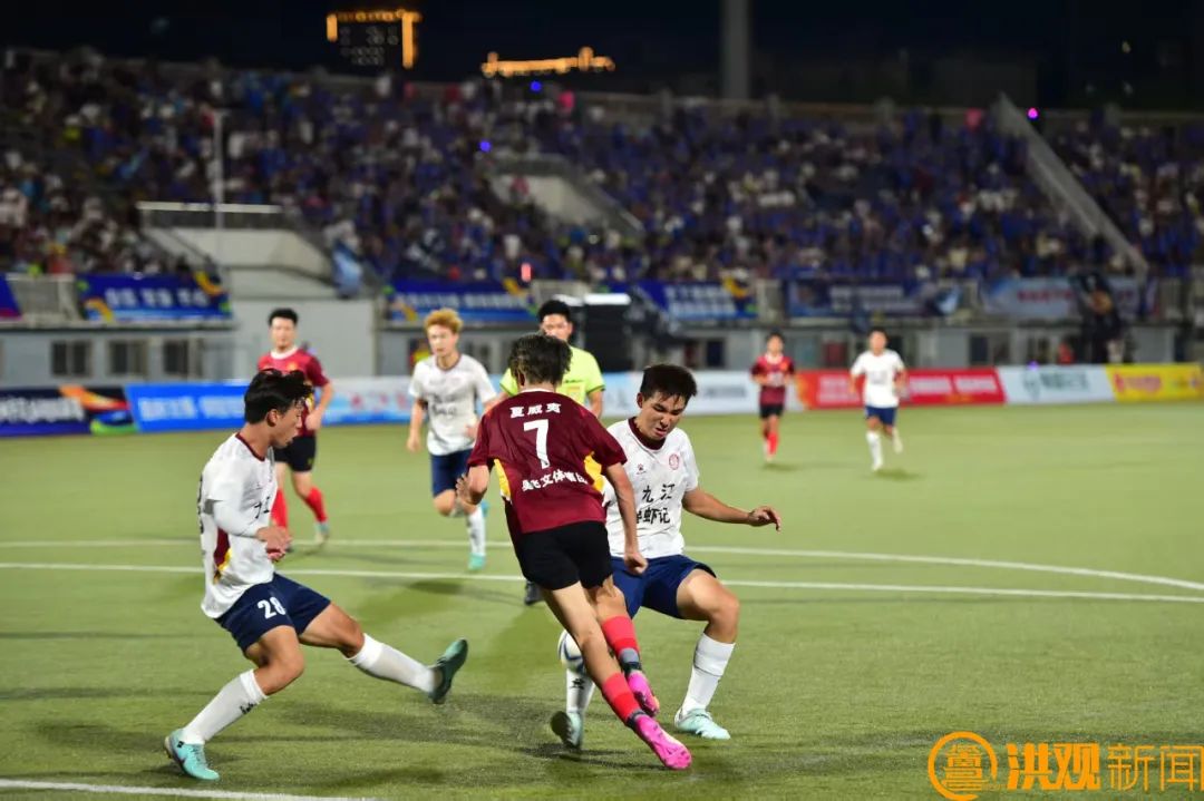 包含国内足球联赛激情澎湃，球队竞争激烈的词条