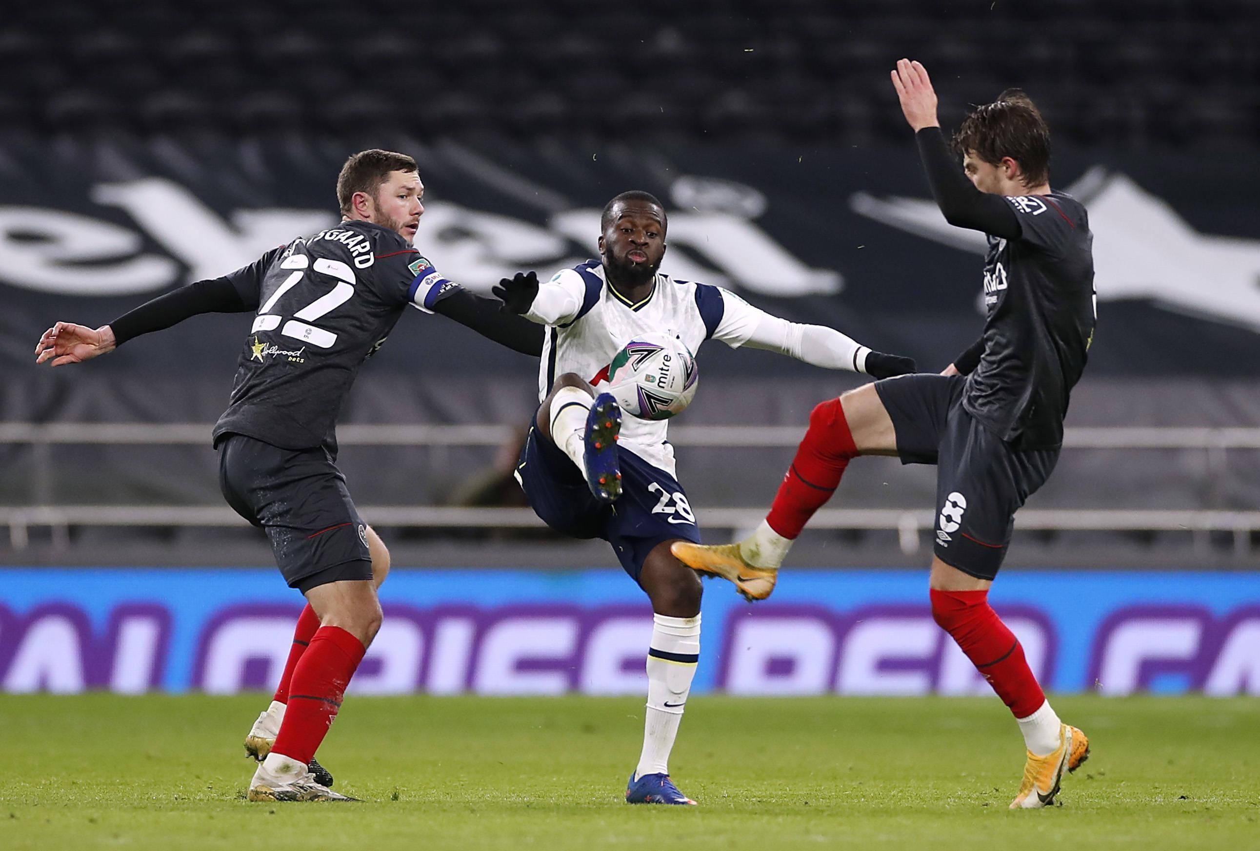 关于阿贾克斯客场胜算不佳，主场争取逆转的信息