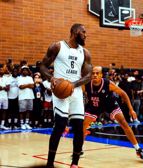 全球篮球巨星齐聚欧洲联赛，赛事备受瞩目的简单介绍