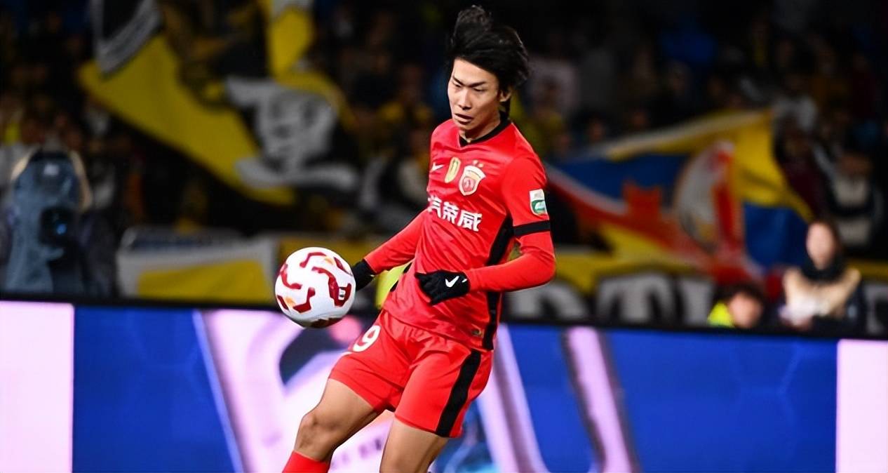 包含上港战胜恒大，冲击联赛积分榜首位的词条