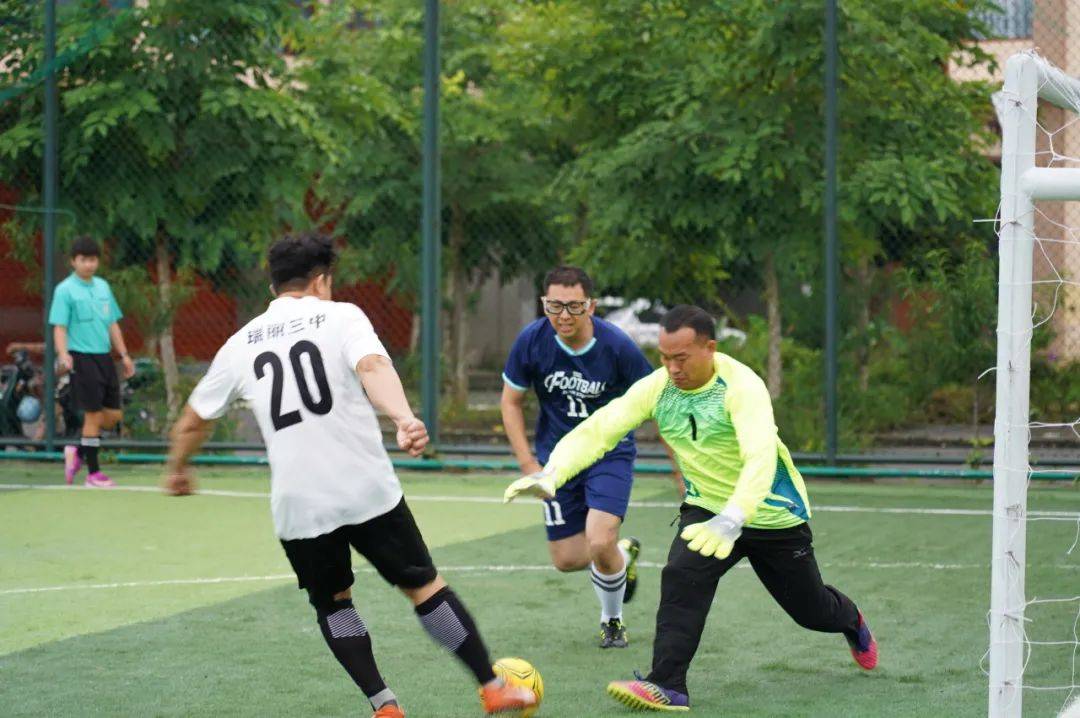 开云体育在线登录-包含女性足球运动员在比赛中展露拼搏精神的词条