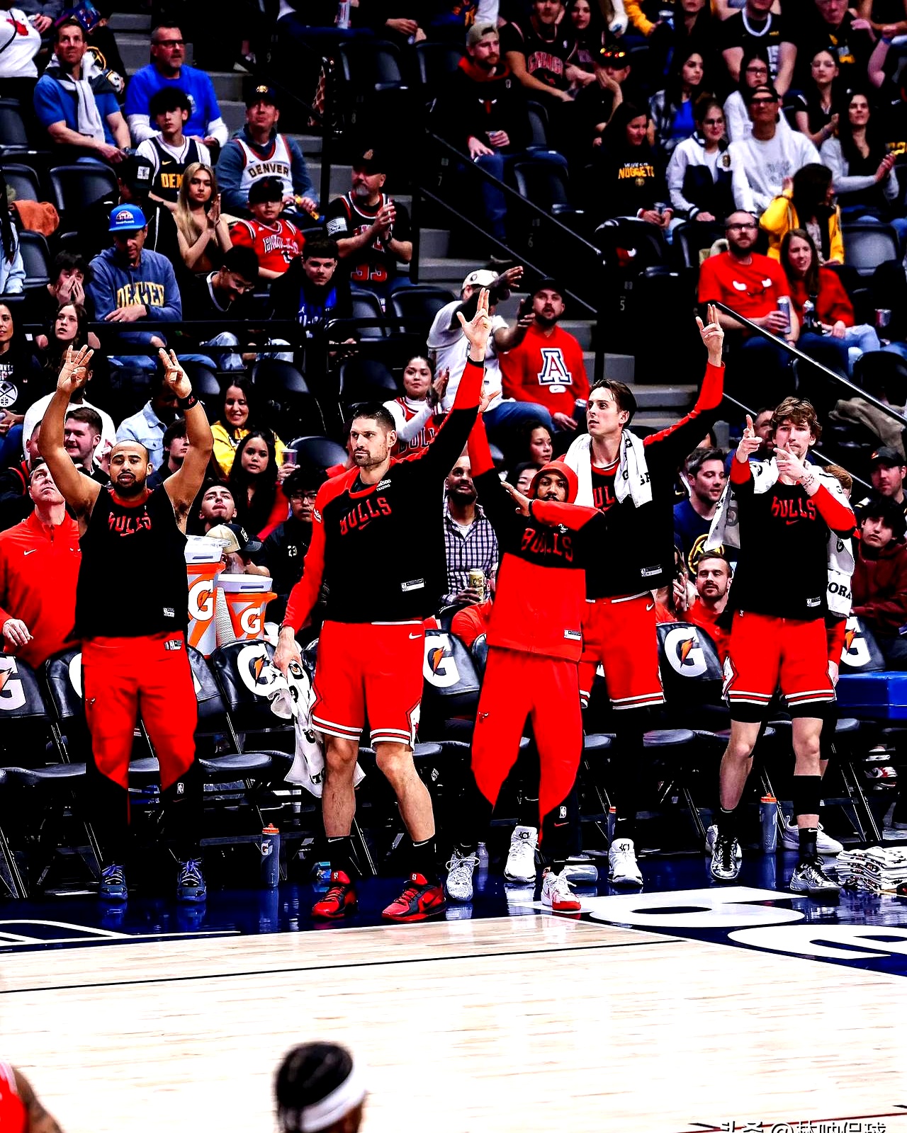 包含热火客场不敌步行者，巴特勒全能表现却徒劳无功的词条