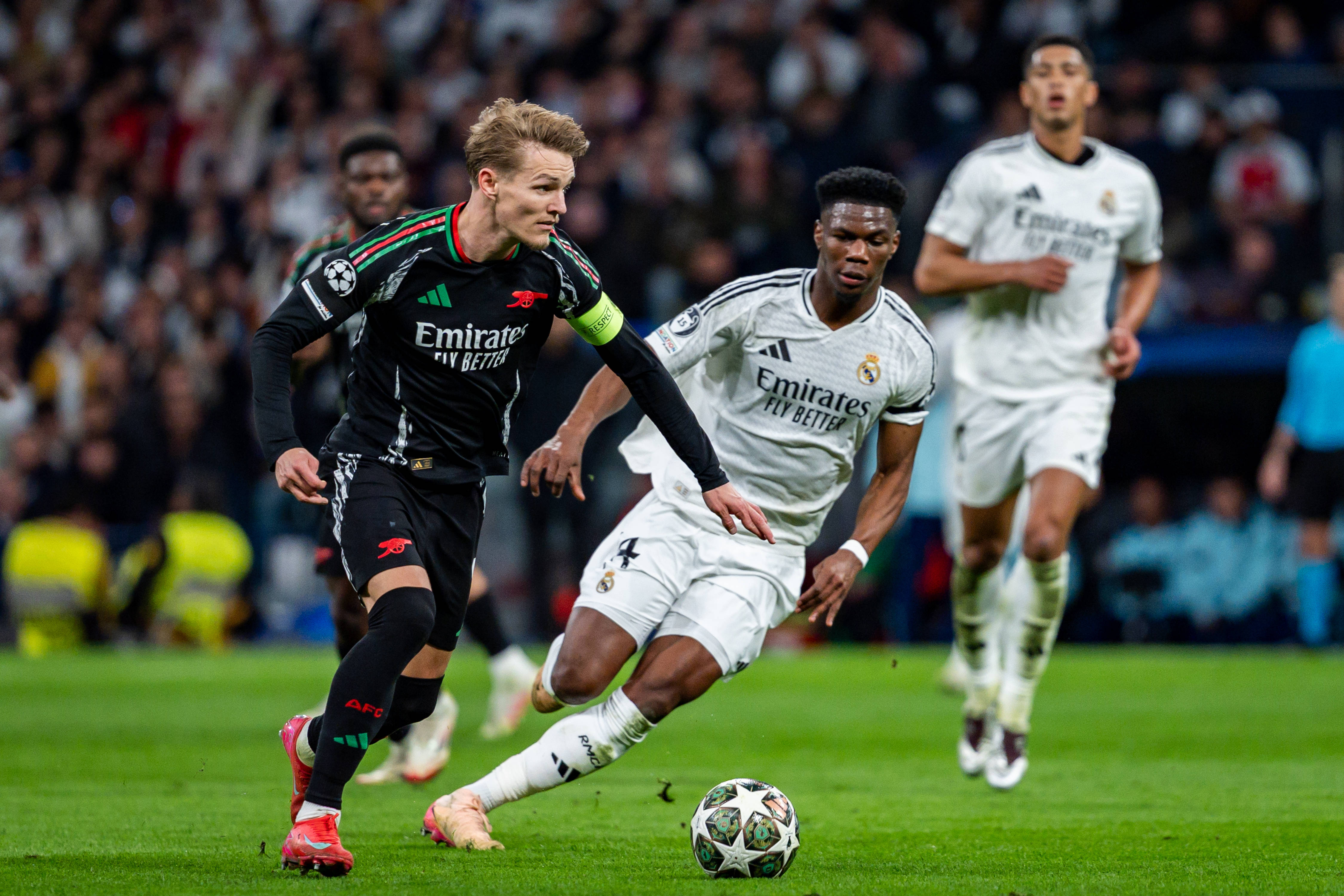 阿森纳主场险胜，提前锁定三分