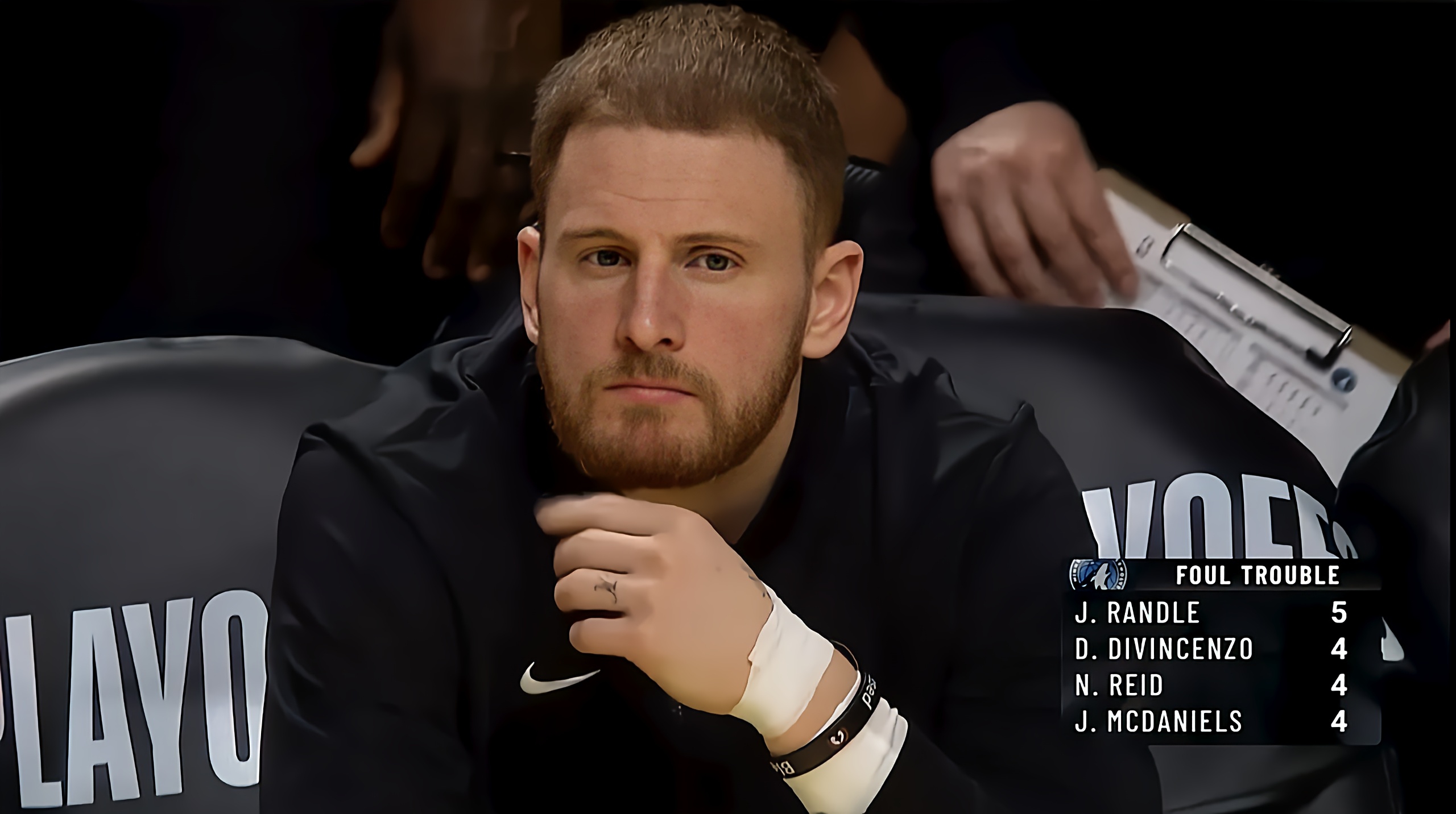 包含狼队客场惨败，保级压力日益加大的词条