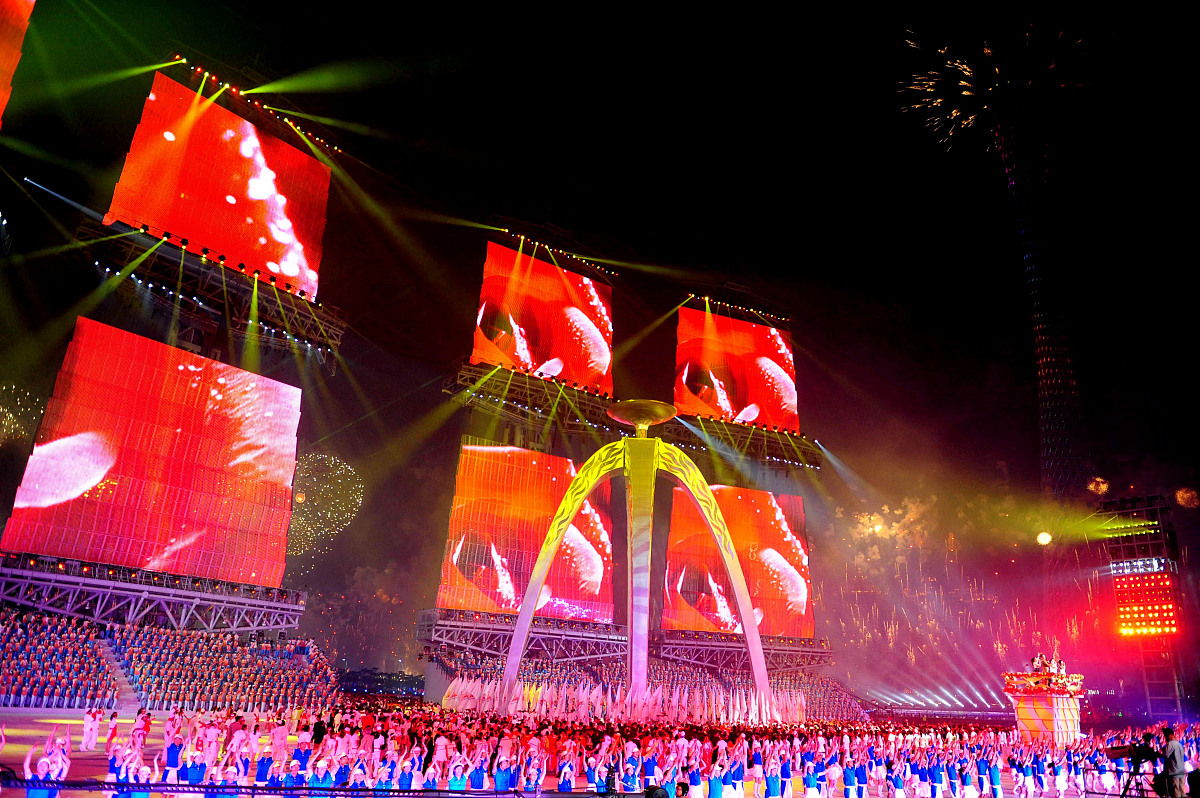 体育赛场上的精彩瞬间点燃热情，让人心动