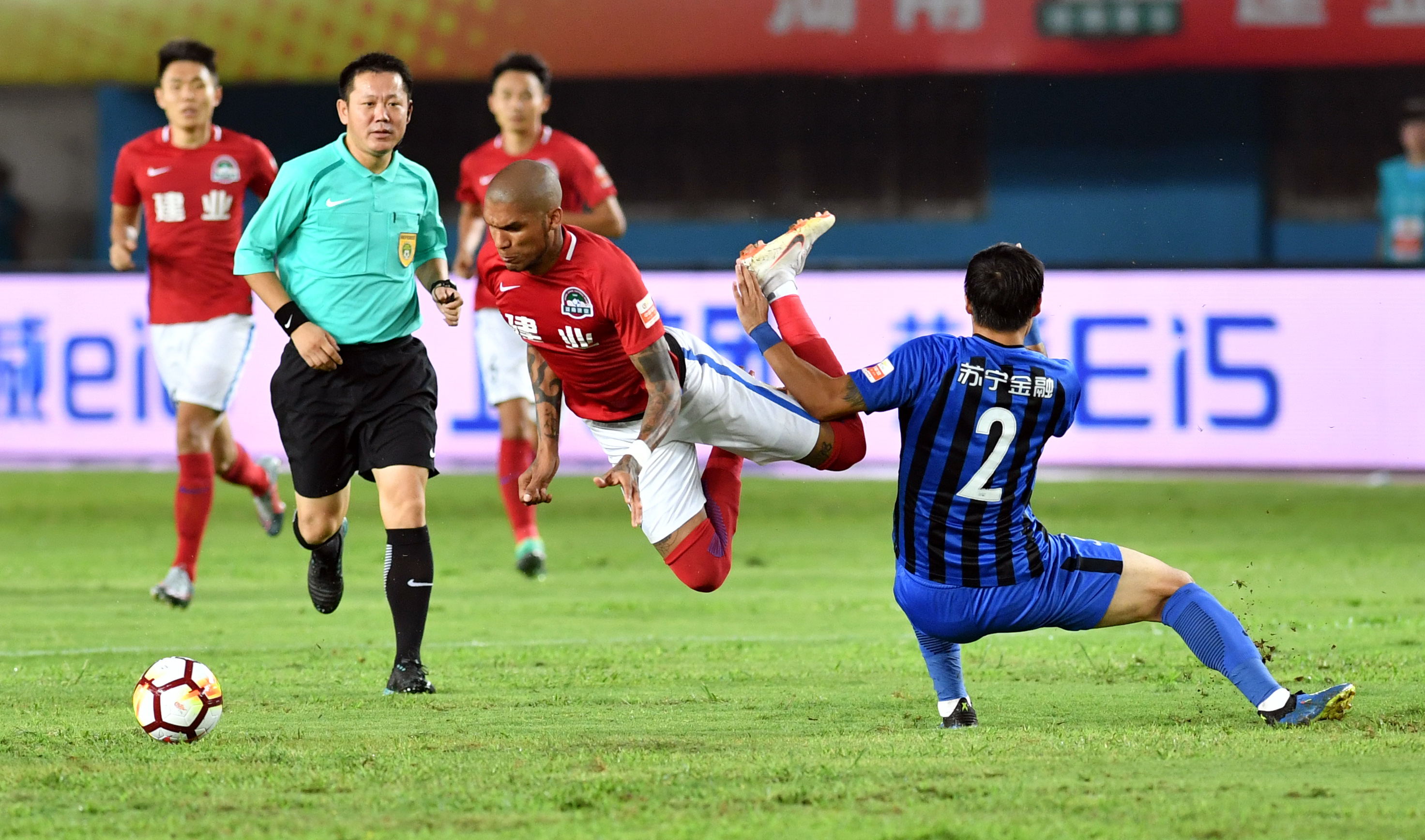 开云体育下载-江苏苏宁豪取三分：主场战胜河南建业，全面升级的简单介绍