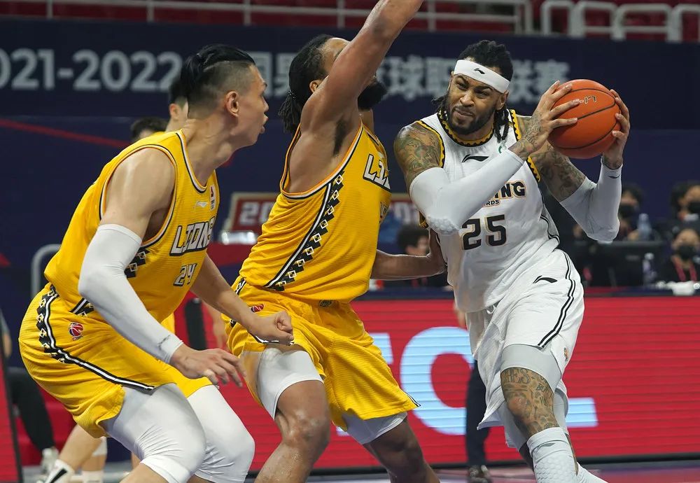 湖北男篮连胜告捷，锋芒毕露